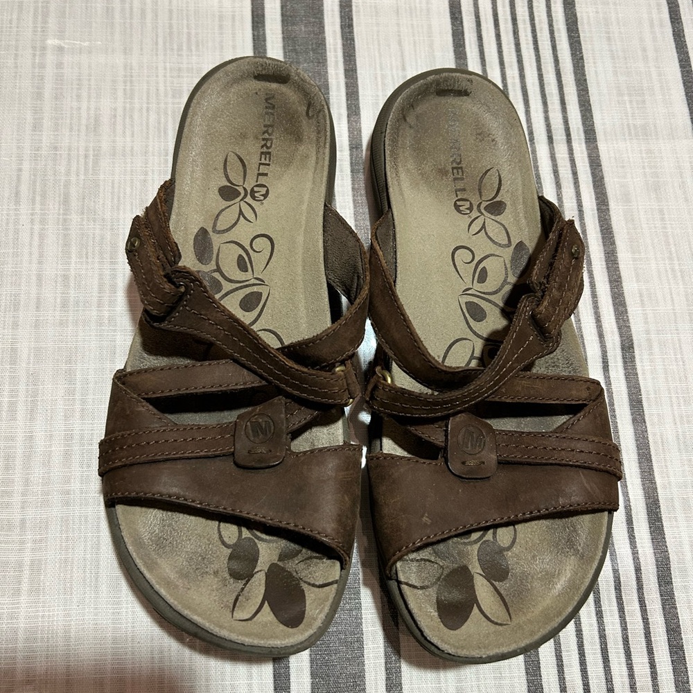 Merrell Women’s size 8 leather Sandals